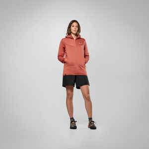 00-0000029137_1980_01_total-look.png