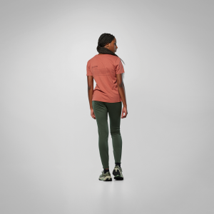 00-0000029199_1980_02_total-look.png