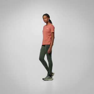 00-0000029199_1980_01_total-look.png