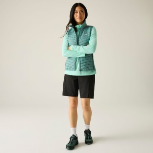 RWB147_C0Q_03_bynder_defined_type_model_031776343844.jpg