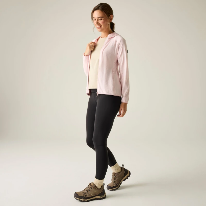 RWA768_ZMT_03_bynder_defined_type_model_031776384125.jpg