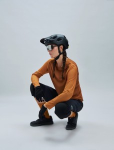POC_53319_W'sMotionAirLSJersey_1831_BauxiteBrown_5.jpg